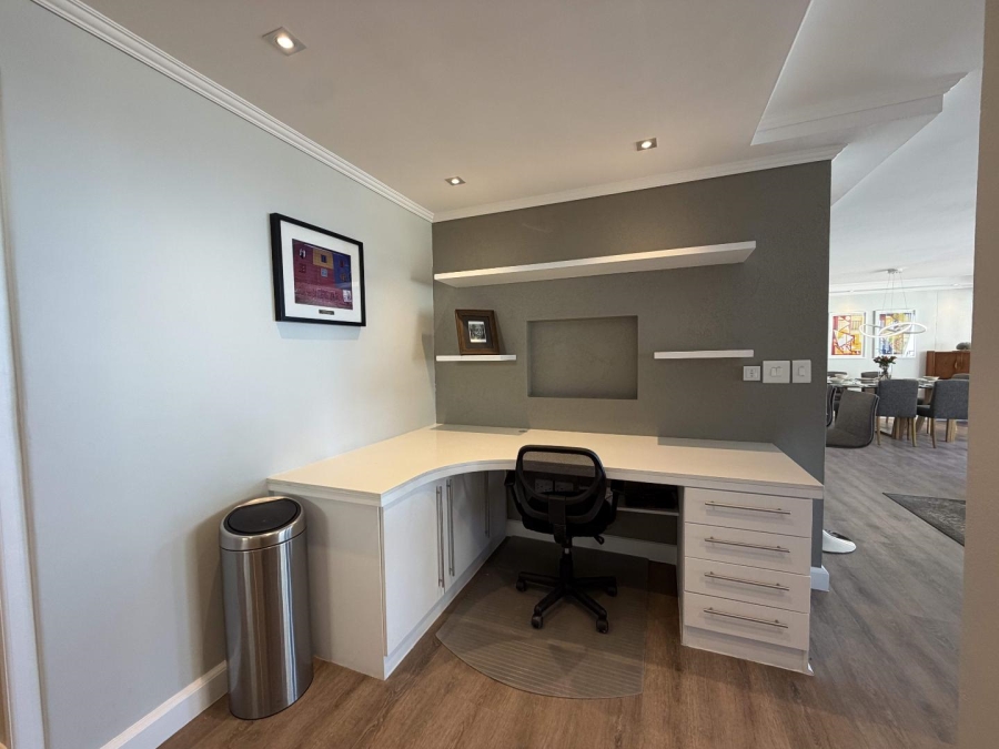 To Let 3 Bedroom Property for Rent in Sea Point Western Cape